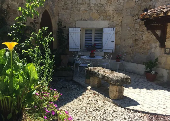 Le Prieure Saint-Pey-de-Castets